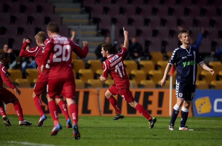 hattrick. FCN's Søren Christensen (midt) blev den store målhelt for nordsjællænderne med tre mål i et livligt opgør med AGF. 