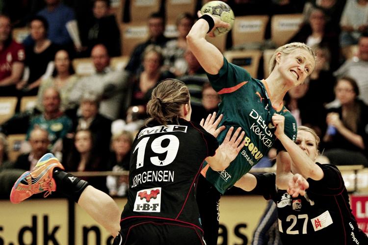 semifinaleklar. Viborgs Rikke Skov forsøger et gennembrud i kampen mod FCM Håndbold. 