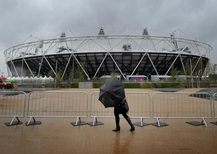kampklar. Den britiske forsvarsminister meddelte allerede i november, at London følger Bejings eksempel og placerer raketter en kilometer fra det olympiske stadion. 