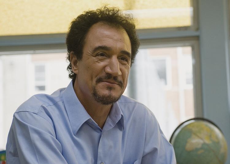 Vinder. Mohamed Fellag spiller den sympatiske lærer  Bachir Lazhar i  canadiske Philippe Falardeaus film, som det københavnske biografpublikum er vilde med. 