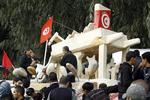 Overgangsfase. 'Det arabiske forår' startede i Tunesien, hvor den 26-årige grønthandler Mohamed Bouazizi satte ild til sig selv for halvandet år siden. 
