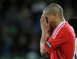 Øv. Benfica-spilleren Maxi Pereira græmmede sig efter det uafgjorte resultat. 