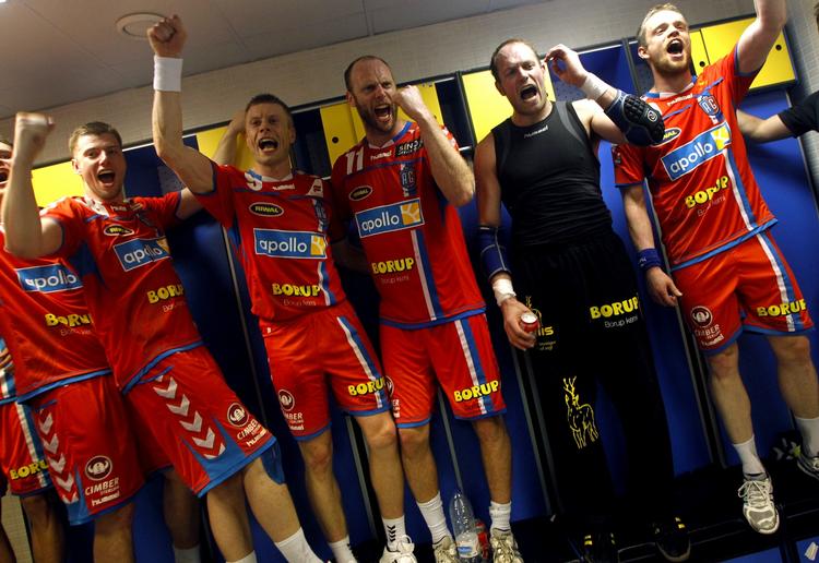 Fest. Stemningen var naturligvis helt i top i AGK's omklædningsrum. 