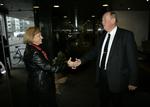 Kampagne. Op til 1. maj vil Pia Kjærsgaard (tv.) og Dansk Folkeparti i annoncer prøve at løbe LO-formand Harald Børsting (th.) i gang. 