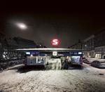 POST-MYLDRETID. En vinterklædt og tyst udgave af Nørreport Station. 