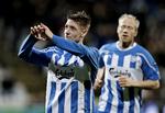 ungdomsbold. Uden Hans Henrik Andreasen (th.) bliver 21-årige Rasmus Falk en af aftenens bærende OB-spillere. 