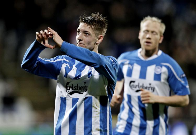 ungdomsbold. Uden Hans Henrik Andreasen (th.) bliver 21-årige Rasmus Falk en af aftenens bærende OB-spillere. 