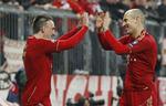stjernekamp. De har da været gode venner ind i mellem. Men det er angiveligt åbne kontroverser mellem de to stjernespillere, Frank Ribery (tv) og Arjen Robben (th), som har fået sidstnævnte til at genoverveje sin fremtid i Bayern München. 