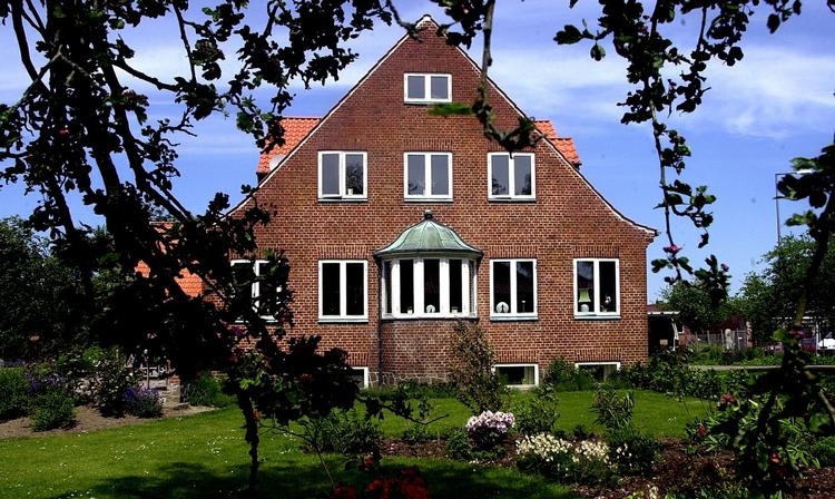 BILLIGERE huse i februar. Nye tal viser, at huspriserne faldt 2,6 procent i februar 2012 i forhold til januar. 
