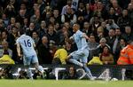 Matchvinder. Vincent Kompany holdt ikke kun de på dagen blodfattige United-angribere fra at score, han havde fllere gange selv overskud til at gå med frem. Det blev belønnet i 45. minut, hvor han satte pandebrasken på David Silvas hjørnespark. 