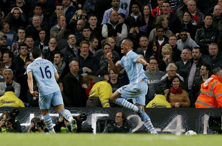 Matchvinder. Vincent Kompany holdt ikke kun de på dagen blodfattige United-angribere fra at score, han havde fllere gange selv overskud til at gå med frem. Det blev belønnet i 45. minut, hvor han satte pandebrasken på David Silvas hjørnespark. 