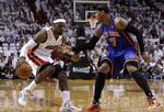 ol. LeBron James (tv) fra Miami Heat er en af de spillere, der har været del af 'Dream Team' ved seneste OL. Her ses han under playoff-kamp i forgårs. 