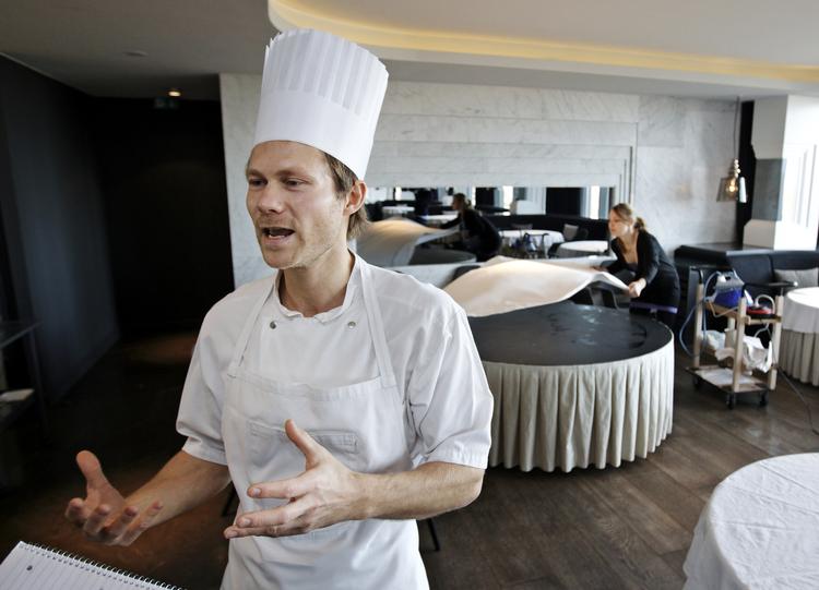 Komet. Rasmus Kofoed er verdens bedste kok, og derfor er det vel blot naturligt, at han nu også har en af verdens bedste restauranter. 