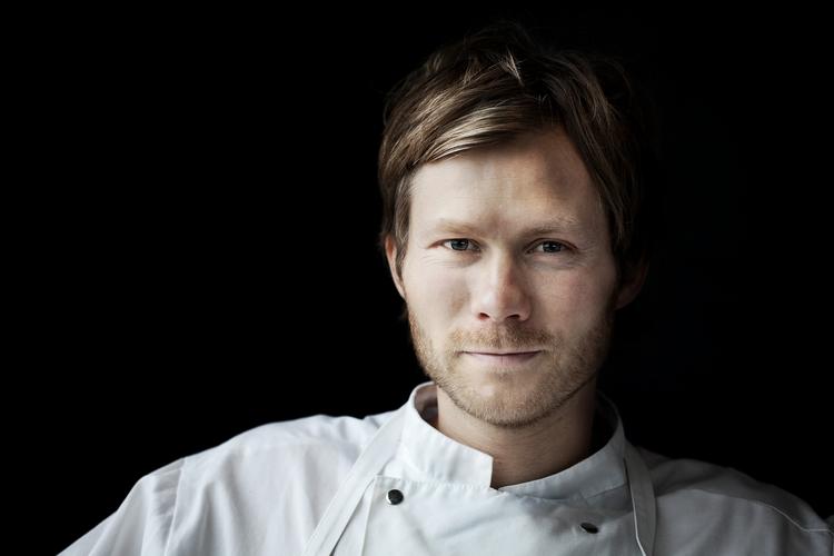 Sidelinjen. Rasmus Kofoed har både vundet bronze, sølv og guld i den internationale kokkekonkurrence Bocuse d'Or. Han spår, at Norge løber med sejren i årets europæiske kvalifikationsrunde. 