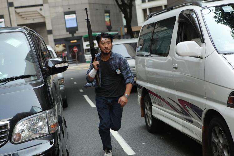 HONGKONGELIG. De bedste Hongkong-film har et formelt filmisk mesterskab, som ikke overgås af nogen. Og i disse år magter ingen genren så godt som instruktøren Dante Lam, der også stod mesterværker 'Stool Pigeon' og 'Beast Stalker'. 