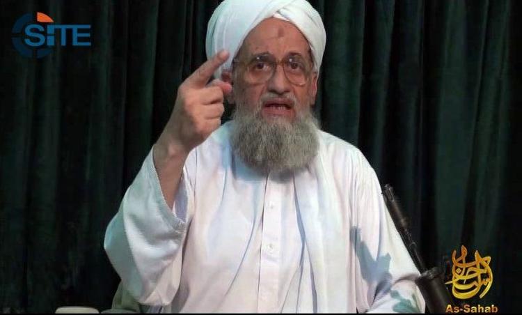 Hyldest. I en syv minutter lang lydoptagelse hylder Zawahiri 'de hæderlige folk', der i sidste måned angreb USA's konsulat i byen Benghazi . 
