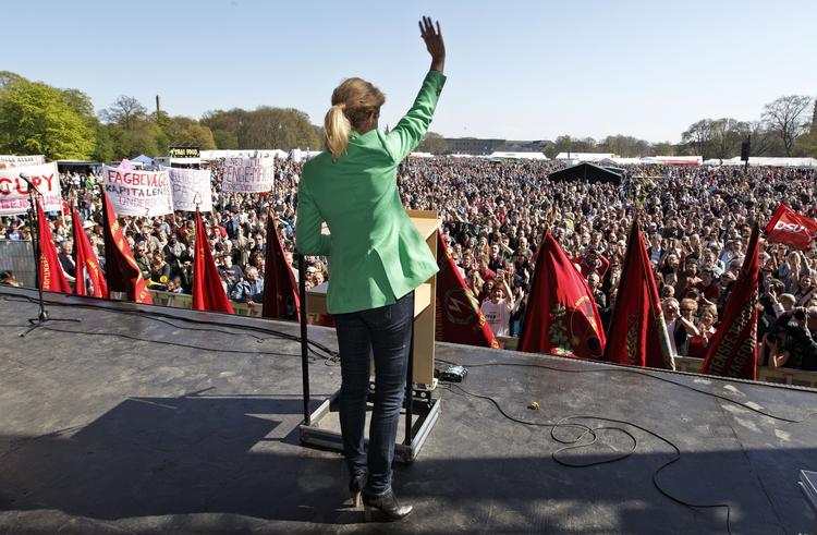 Kampdag. Som første socialdemokratiske statsminister siden 2001 gik Helle Thorning-Schmidt på scenen i Fælledparken 1. maj. 