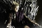 Jerntronen. I slutningen af første sæson blev tronen indtaget af den afdøde konges uægte søn Joffrey (Jack Gleeson). Ved indgangen til 2. sæson står flere klar til at kæmpe om magten. Premiere onsdag aften. 