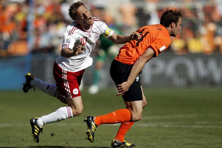 Fodbold-EM. Danmark møder blandt andet Holland under sommerens slutrunde. Under VM i Sydafrika tabte vi 2-0 til den orangefarvede nation. 