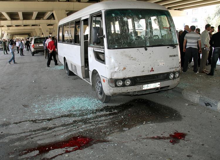 SELVMORDBOMBE. Denne bus blev 27. april sprængt i luften af en selvmordsbomber i det centrale Damaskus. 