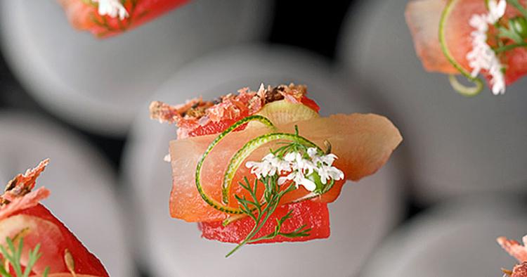 APPETITLIG. Chicago-restauranten Alinea er røget en plads ned ad listen over verdens bedste restauranter og ligger nu nummer syv. 