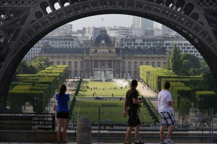 Ferietid. Sommerferiens puslebrikker skal snart lægges. Hvorfor ikke lade ferien foregå i Paris? 