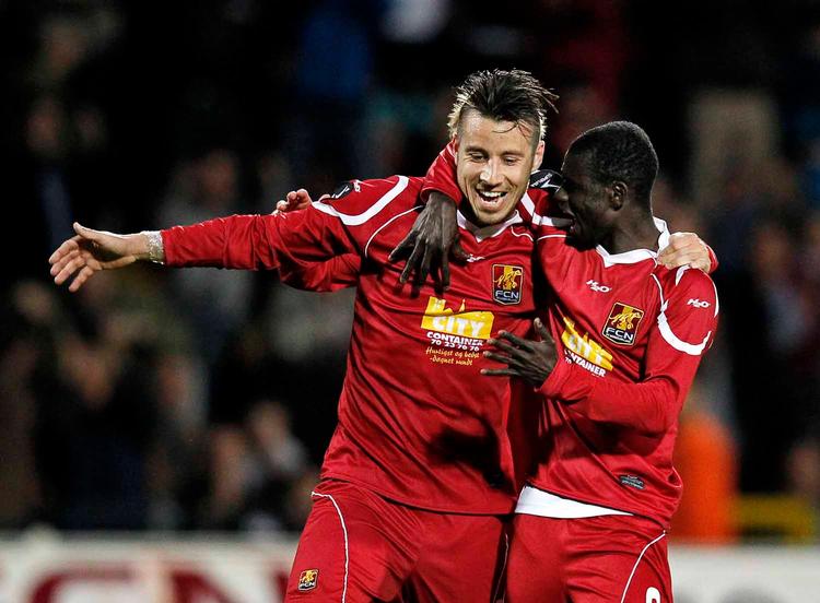 målhelten. Nordsjællands Mikkel Beckmann (tv) og Enoch Adu jubler efter scoringen til 1-0. 