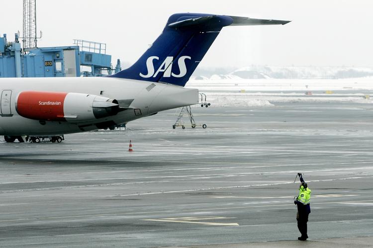 Nedtur. Sort dag for flyselskaberne. Cimber går konkurs og SAS leverer nyt stort underskud. 