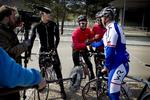 Tv. En gruppe indvandrerdrenge er i nyt reality-program i lære som professsionelle cykelryttere på 'Team Zulu'. 