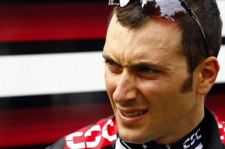 Styrt. Ivan Basso ramte i et sving et lille hul i vejen og mistede fuldstændig kontrollen over cyklen. 