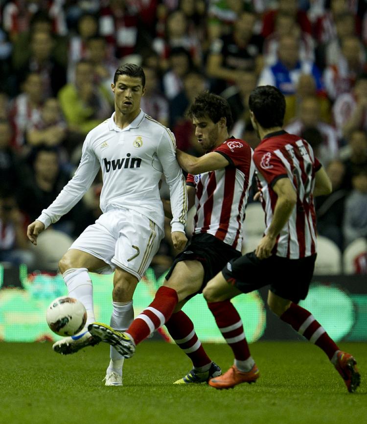 guld. Real Madrids Cristiano Ronaldo (tv) scorede et enkelt mål i kampen mod Athletic Bilbao, hvor madrilenerne sikrede sig mesterskabet. 