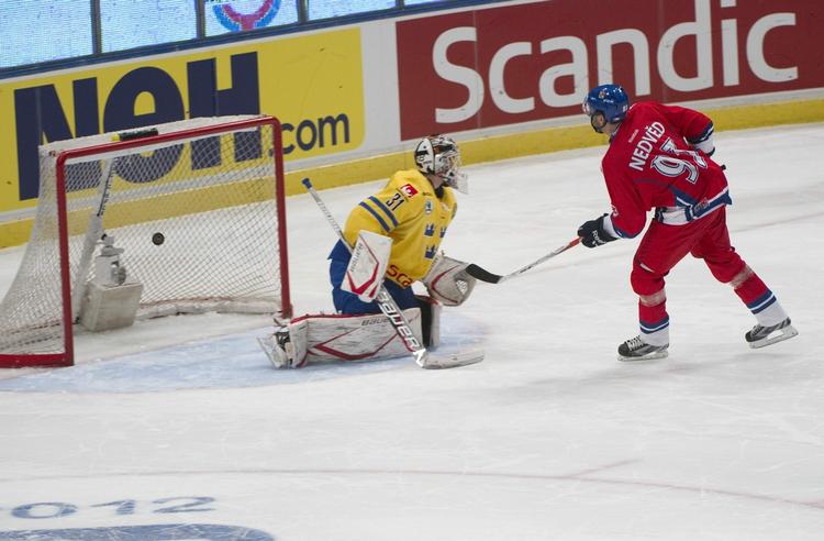 sejrsmål. I februar blev Petr Nedved matchvinder i en straffeslagskonkurrence mod Sverige i en turnering i Stockholm, hvor tjekken også spiller sin første VM-kamp. 