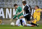 Målfest. Sønderjyskes keeper Nathan Coe blev skudt i sænk i aftenens kamp mod AC Horsens 
