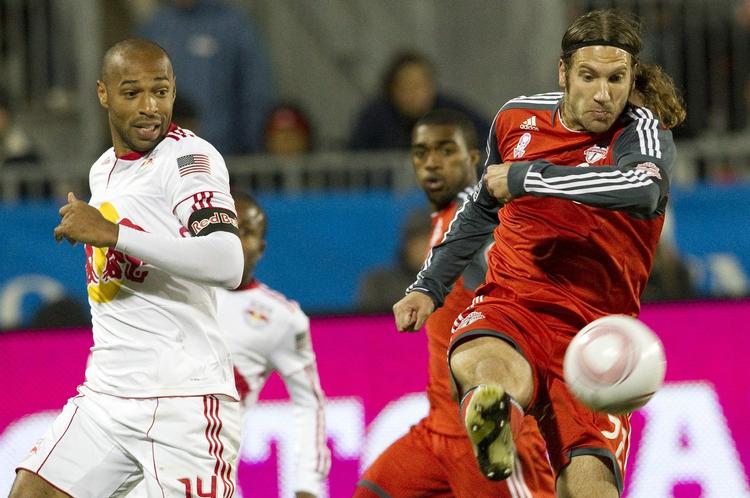 stjernemøde. MLS har tiltrukket nogle store europæiske stjerner som eksempelvis Thierry Henry (tv.) og Torsten Frings (th.). 