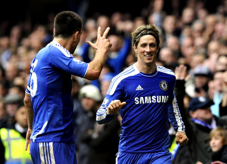 joker. Chelseas Fernando Torres hilses af kaptajn John Terry for sit tredje mål mod QPR. Måske får den spanske angriber chancen i dag. 