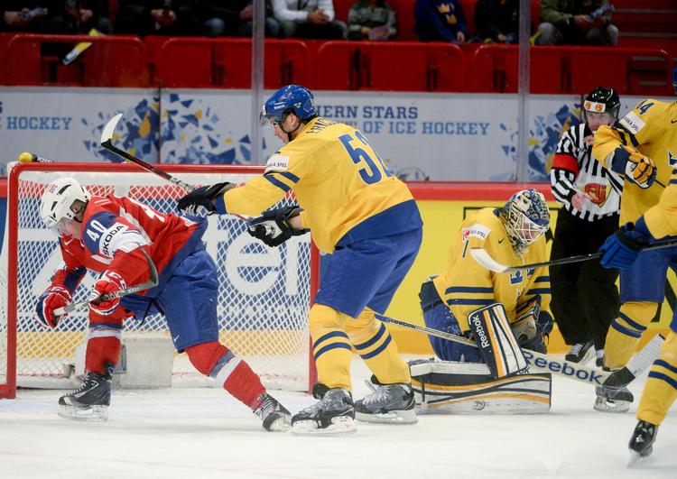 Dyrt. Selv om Sverige har fået en stribe af landets største idrætsstjerne hjem til VM i ishockey, så gider folk ikke komme i Globen for at se dem. Priserne på billetterne skræmme rfolk væk. 