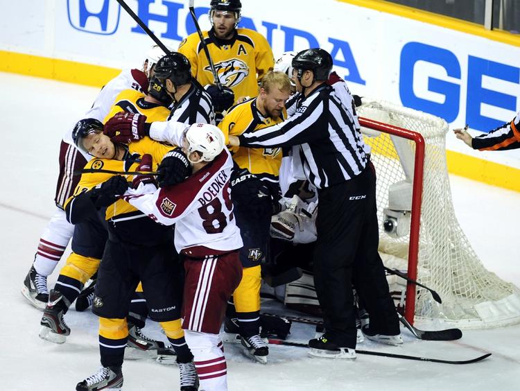 TÆT. Med kun en enkelt scoring i kampen var alle detaljer vigtige, da Mikkel Bødker hjalp Phoenix Coyotes tæt på NHL-semifinalen. 