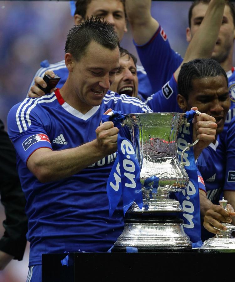 VELKENDT. Fire gange har John Terry prøvet det før; at vinde FA Cup-finalen med Chelsea. I 2000, 2007, 2009 og 2010, hvor billedet er fra. 