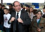 Præsidentvalg. Hollande er favorit men han skal ikke vide sig sikker endnu, mener Liberation. 