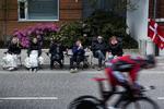 Løbsarrangørerne har regnet med cirka 120.000 mennesker i Herning i dag. Pressechef Niels Frydenlund oplyser, at det er skudt nogenlunde rigtigt. 