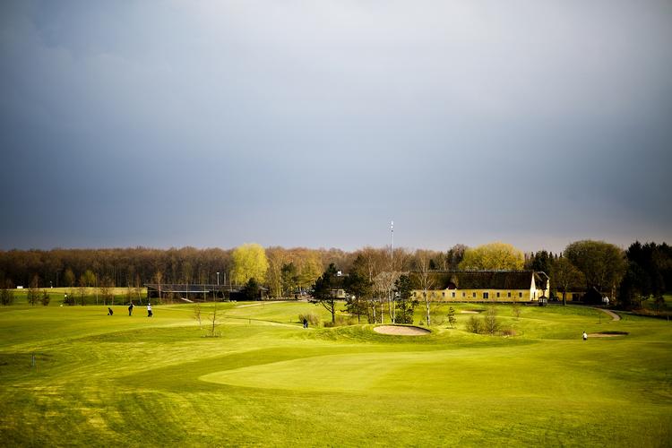 Landbrug? Hørsholm Golfklub fik 20.000 kroner i landbrugsstøtte fra EU i 2010 for et par områder med vildtvoksende græs mellem golfbanerne. Sidste år var beløbet 4.200 kroner. 