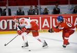 Karantæne. Jannik Hansen må finde sig i at se på fra tribunen, når Danmark møder Italien ved VM i Stockholm. 