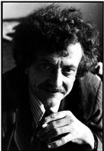 STIL. Kurt Vonnegut røg Pall Mall og anså cigaretrygning for en stilfuld måde at begå selvmord på. Vonnegut overlevede imidlertid cigaretterne, men endte  sine dage med at falde ned ad en trappe og slå hovedet. 
