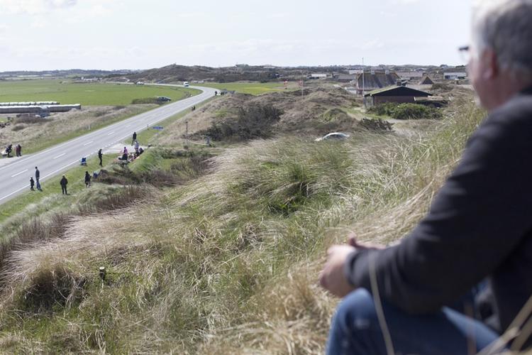 Udsigt. Familien Højhus nyder det smukke landskab og Giroen. 