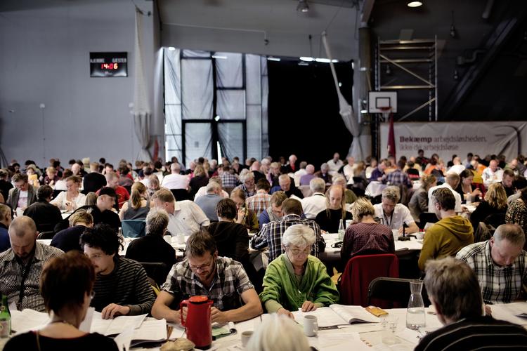 partidemokrati. De 425 delegerede på Enhedslistens årsmøde i København har nedsat en ny hovedbestyrelse. 