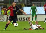 Mester. Cagliaris Radja Nainggolan (tv.) slipper forbi Juventus'  Arturo Vidal. Men det var Juventus, der slap bedst fra opgøret. 