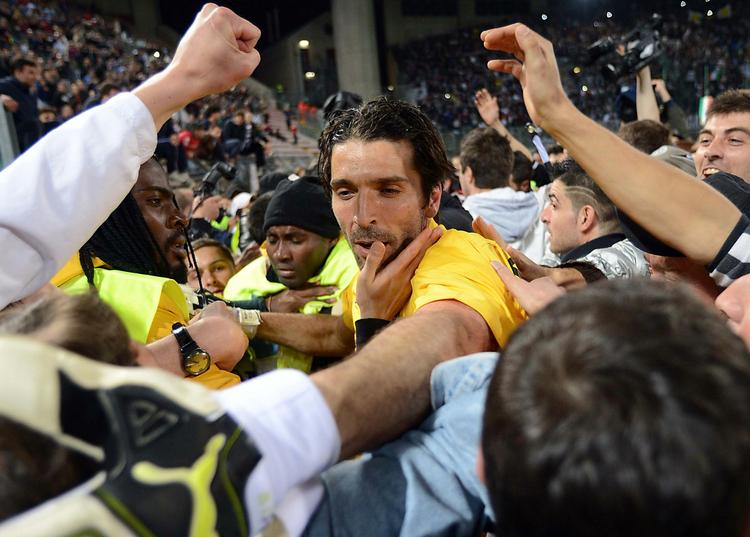 Mester. Det var tredje gang i karrieren, at Buffon kunne tiljubles som Serie A-vinder. 