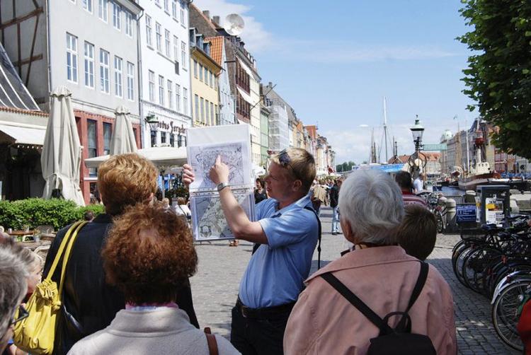Bytur. Selv om man har boet hele livet i København, kender man ikke nødvendigvis sin by og dens historie. Det råder Christian Holm Donatzky bod på. 