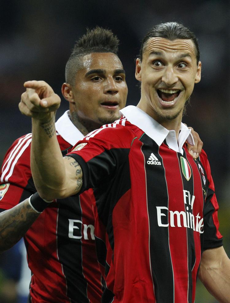 skuffet. Zlatan Ibrahimovic (th) har scoret i kampen mod Inter, der endte med at betyde forliset for Milans titeldrømme. 