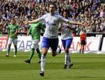 landsholdsklar. Schalkes 18-årige Julian Draxler jubler efter en scoring mod Werder Bremen. 